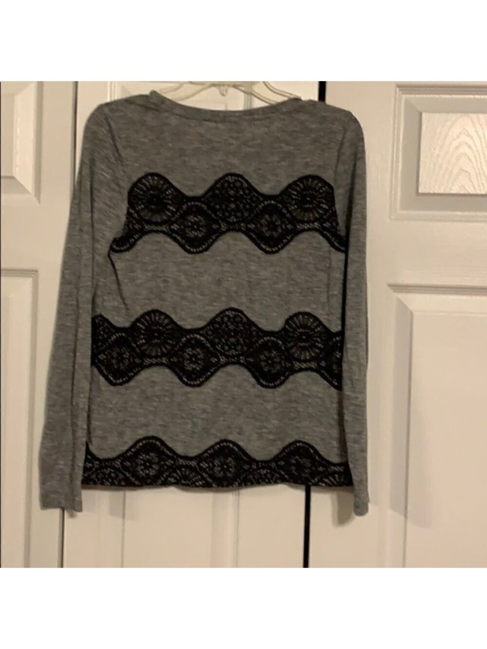 grey knit top- size XS - Picture 3 of 4